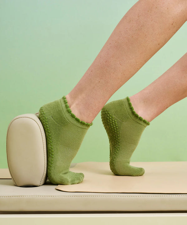 Classic Low Rise Grip Socks - Sage Frill